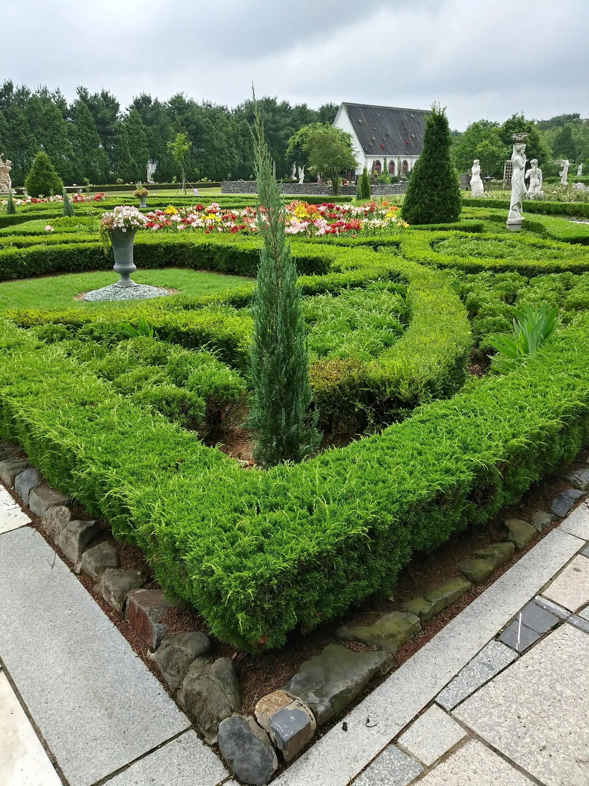 Lawn Care &#038; Landscaping Services: List for Home &#038; Commercial Landscape