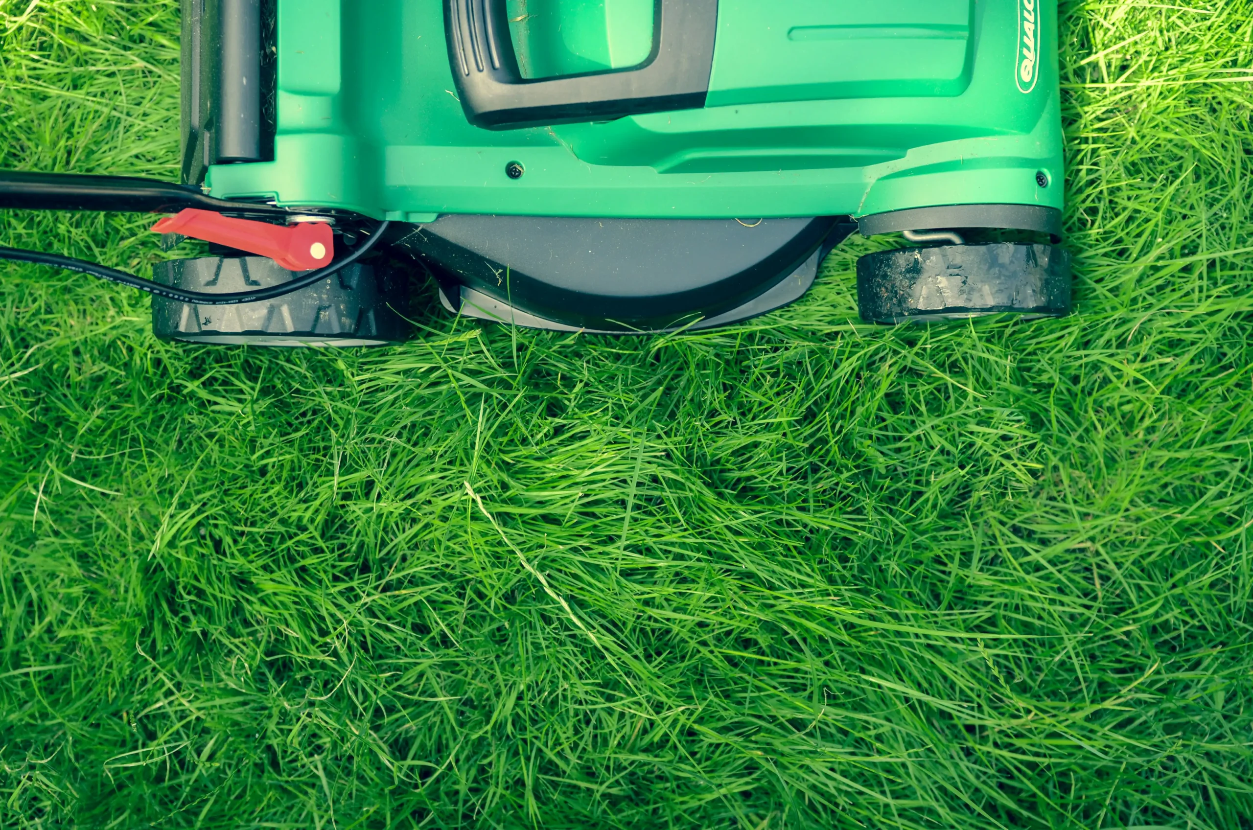 Unlocking Your Healthier Yard: A No-Nonsense Guide to Mow Your Lawn Like a Pro